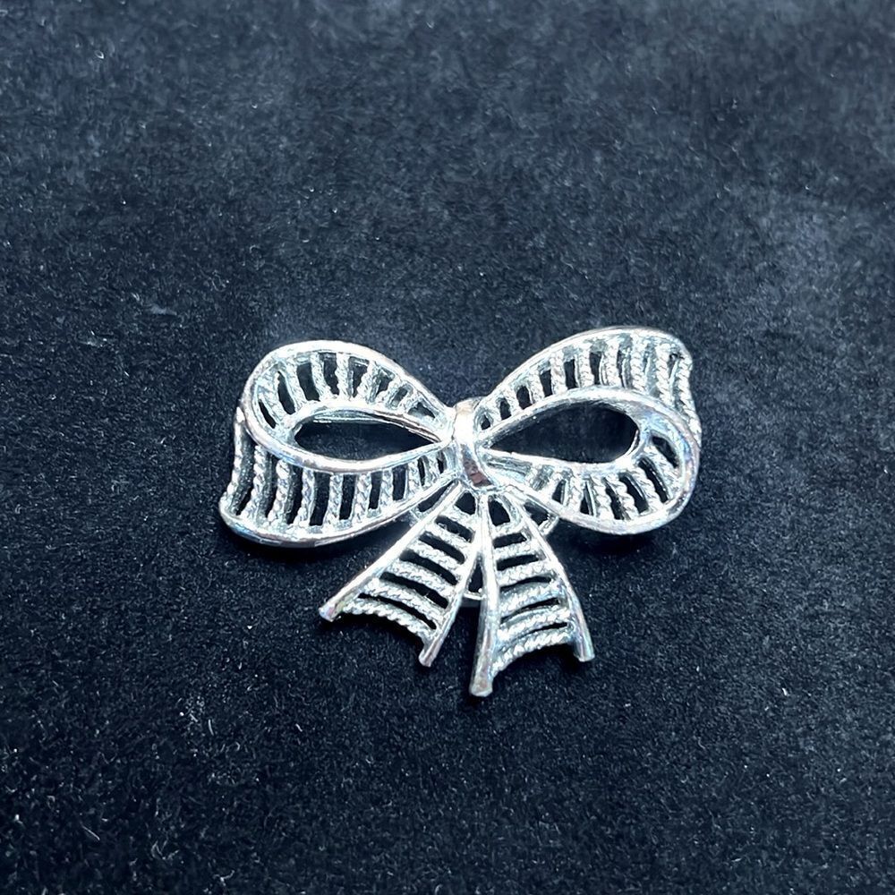 Gerry’s 3D Bow Brooch.